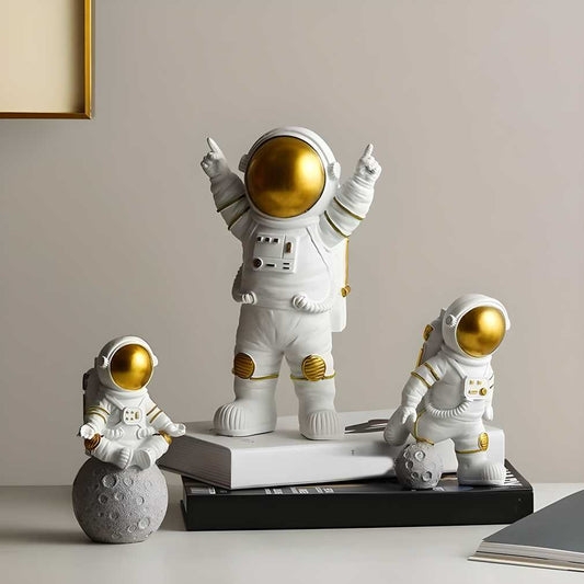 astronaut statue